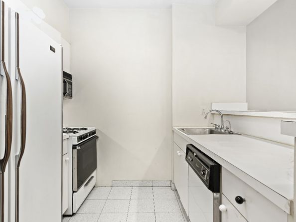 140 West 23rd Street 4A, New York NY 10011