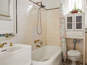 33-51 80th Street 22, Queens NY 11372