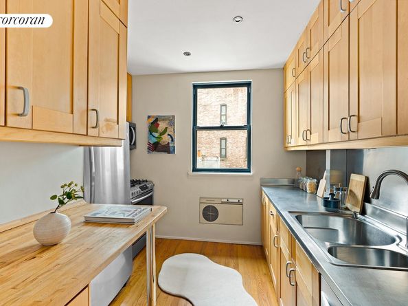 212 East 48th Street 5A, New York NY 10017