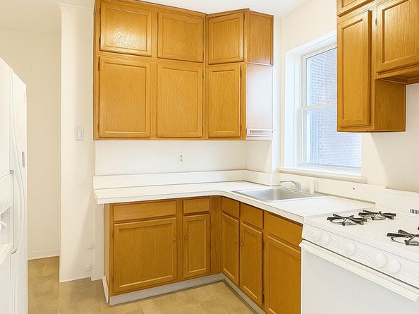 915 East 17th Street 302, Brooklyn NY 11230