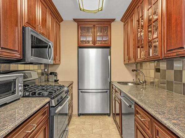 400 East 56th Street 38L, New York NY 10022