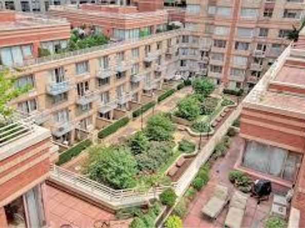 393 West 49th Street TH1, New York NY 10019