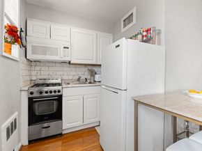 46-01 39th Avenue 509, Queens NY 11104