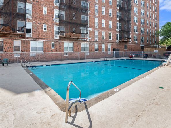 46-01 39th Avenue 509, Queens NY 11104