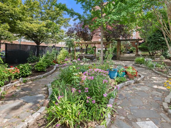 46-01 39th Avenue 509, Queens NY 11104