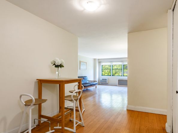 579 West 215th Street 5A, New York NY 10034