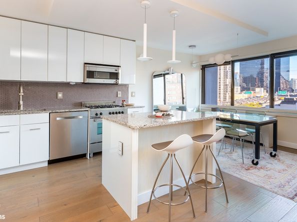 300 East 59th Street 607, New York NY 10022