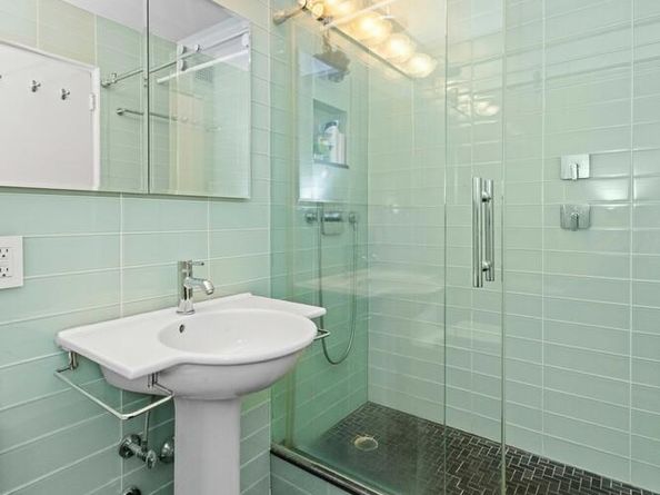 315 West 70th Street 3L, New York NY 10023