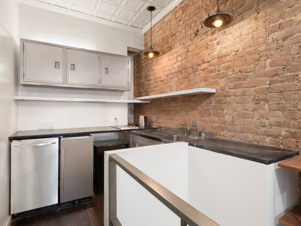215 East 17th Street 2, New York NY 10003