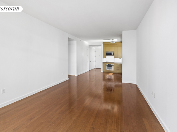 1600 Broadway 17A, New York NY 10019