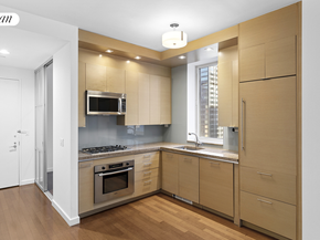 1600 Broadway 17A, New York NY 10019