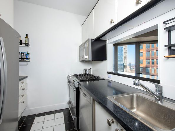 150 West 56th Street 5903, New York NY 10019