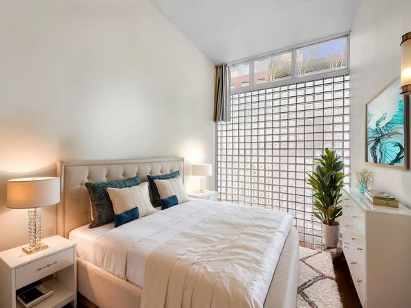32 East 74th Street, New York NY 10021