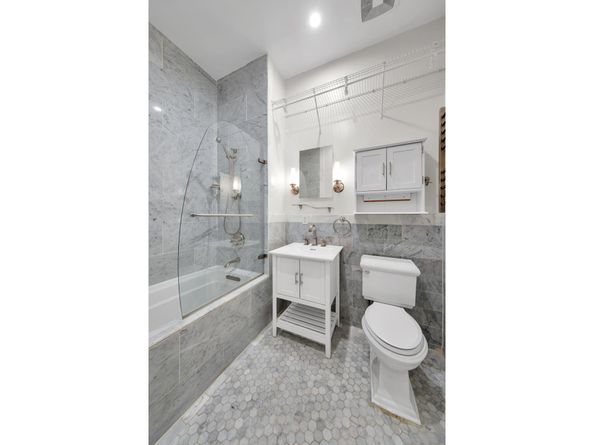 32 East 74th Street, New York NY 10021