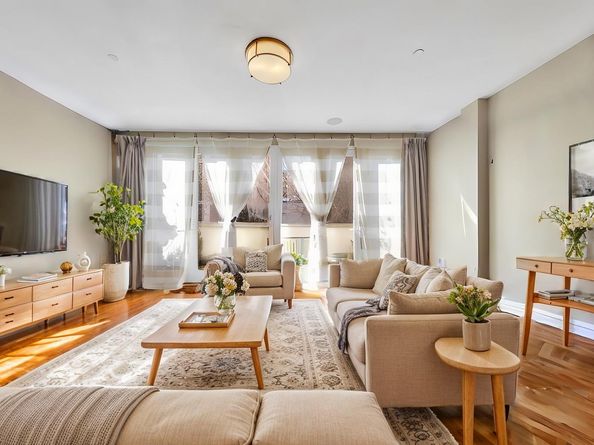 32 East 74th Street, New York NY 10021