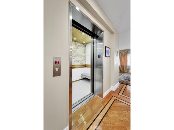 32 East 74th Street, New York NY 10021