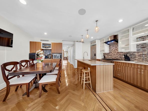 32 East 74th Street, New York NY 10021