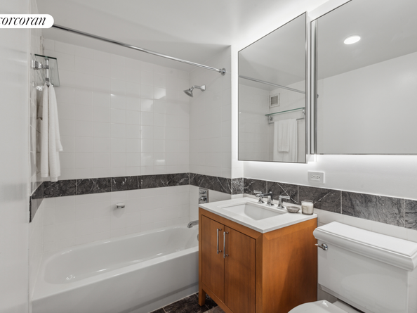 425 Main Street 5D, New York NY 10044