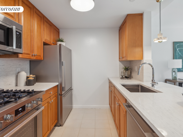 425 Main Street 5D, New York NY 10044