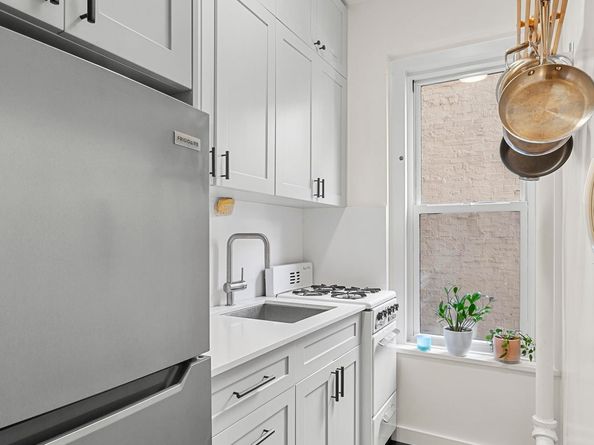 140 East 95th Street 2E, New York NY 10128