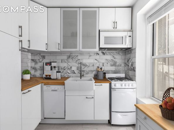 261 West 22nd Street 5, New York NY 10011