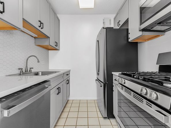 62-54 97th Place 3H, Queens NY 11374
