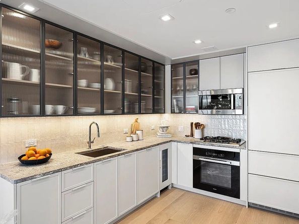 222 East Broadway 11C, New York NY 10002