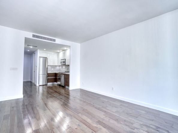11-35 45th Avenue 3H, Queens NY 11101