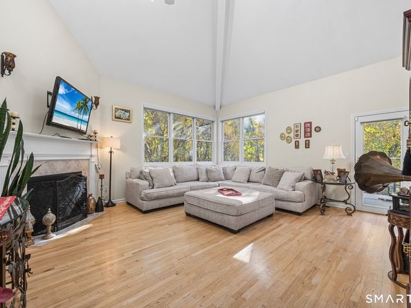 73 Summerfield Gardens 73, Shelton CT 06484