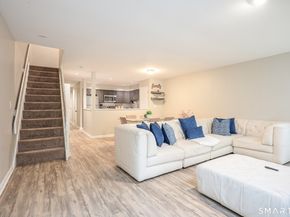 32 Deer Run 32, Bethel CT 06801