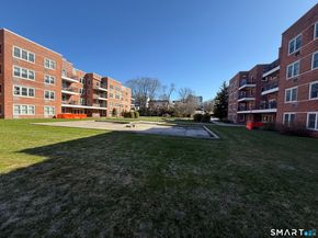 50 Lafayette Place 2H, Greenwich CT 06830