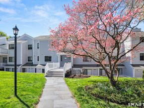 32 Rowayton Woods Drive 32, Norwalk CT 06854