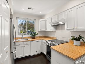 32 Rowayton Woods Drive 32, Norwalk CT 06854