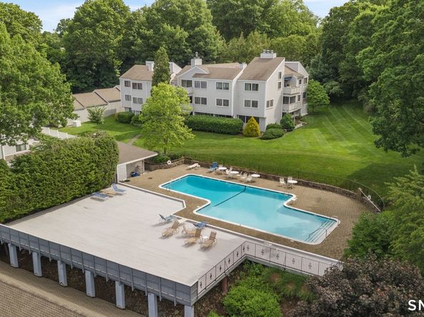 32 Rowayton Woods Drive 32, Norwalk CT 06854