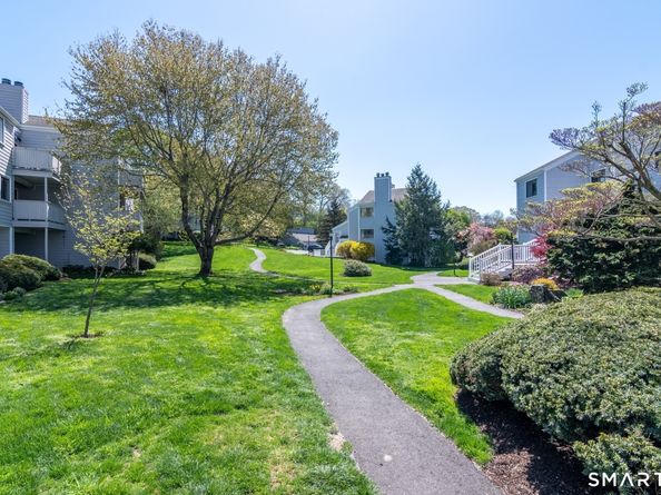32 Rowayton Woods Drive 32, Norwalk CT 06854