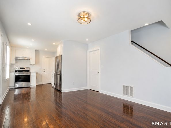 180 Dupont Place, Bridgeport CT 06611