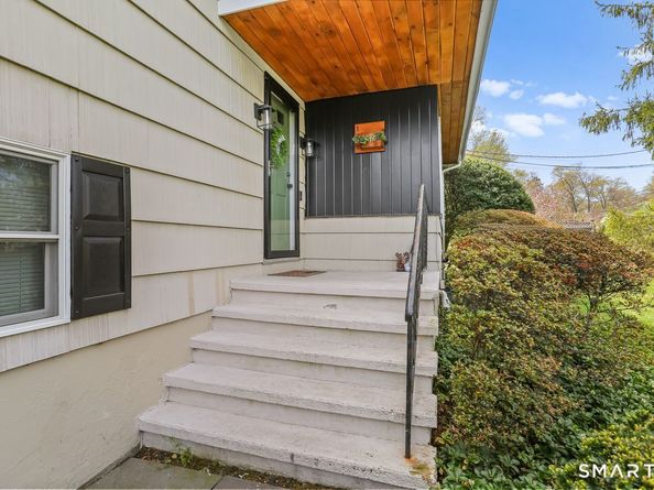19 Ravenwood Road, Norwalk CT 06850