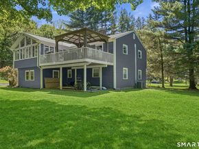 22 Cobblestone Place, Wilton CT 06897