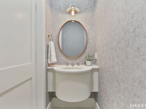 15 Barton Road, Fairfield CT 06824