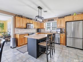 11 Ten Coat Lane, Shelton CT 06484