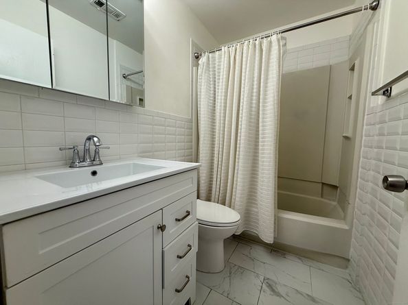 16 Houston Terrace APT 7, Stamford CT 06902