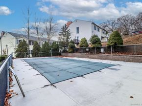 25 Padanaram Road APT 30, Danbury CT 06811