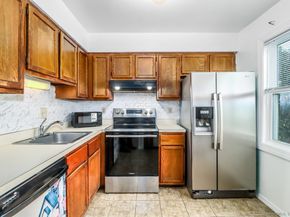 25 Padanaram Road APT 30, Danbury CT 06811