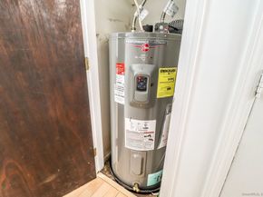 25 Padanaram Road APT 30, Danbury CT 06811