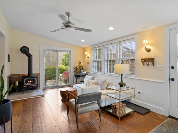 Undisclosed Address #24138909, Redding CT 06896