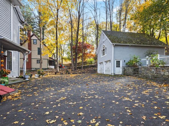 9 Mountainville Road, Danbury CT 06810