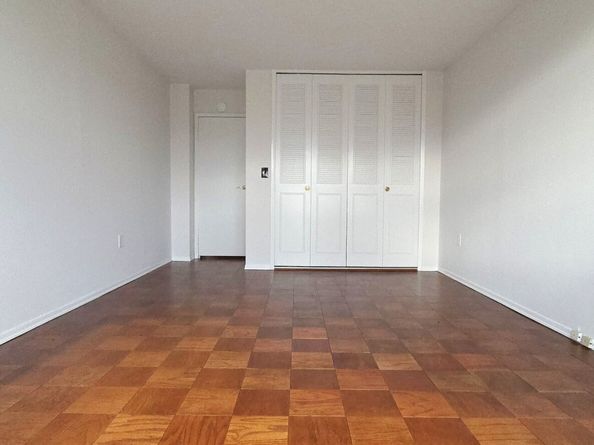 1 Strawberry Hill Court APT 2A, Stamford CT 06902