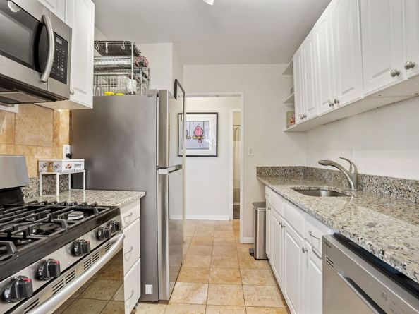 2370 North Avenue 10B, Bridgeport CT 06604