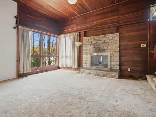 27 Carol Street, Danbury CT 06810