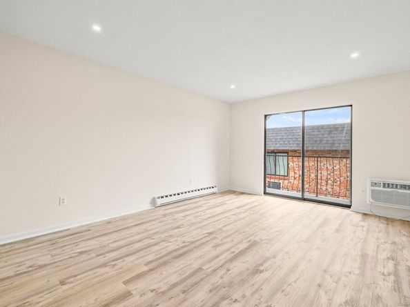 697 Cove Road APT 2A, Stamford CT 06902